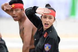 Ảnh: Nữ cảnh sát biểu diễn màn võ thuật dũng mãnh chuẩn bị bảo vệ APEC