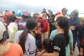 Vùng quê Khánh Hòa trắng khăn tang sau bão số 12