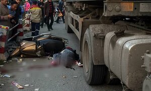 Trên đường đi dạy học về, nữ giáo viên bị xe container cán chết