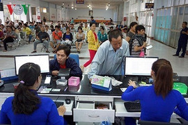 Người dân 'tay xách nách mang' trở lại Sài Gòn sau 3 ngày nghỉ Tết Dương lịch 2018