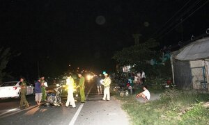 Ô tô vượt ẩu tông xe máy, đôi nam nữ thiệt mạng