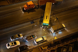 Xe khách tông gãy lan can, đường vành đai 3 tắc dài cả hai chiều