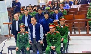 Những hình ảnh đầu tiên tại phiên tòa xét xử Vũ 'nhôm' và 2 cựu thứ trưởng Bộ Công an