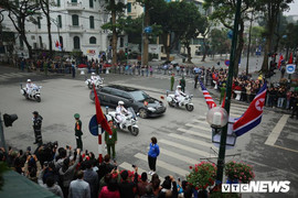 Ảnh: Xe chở ông Kim Jong-un bon bon trên phố Hà Nội về khách sạn Melia