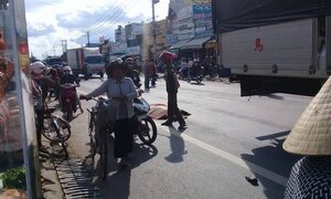 Chuẩn bị qua đường, người đàn ông bị xe tải tông chết