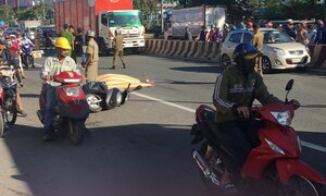 Điều tra nguyên nhân xe tải cán qua xe máy khiến 2 người thương vong ở Bình Dương