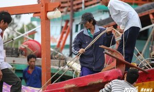 Bão cấp thảm họa: Lao động nữ được nghỉ ở nhà trông con