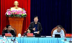 Phó Thủ tướng Trịnh Đình Dũng yêu cầu Cà Mau tiếp tục cấm biển đến khi có thông báo an toàn