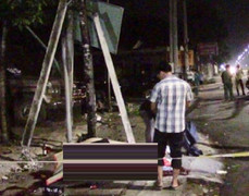 Ô tô tông xe máy văng lên vỉa hè, 2 người chết tại chỗ