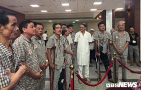 Bệnh nhân háo hức chờ biểu diễn âm nhạc, nghe piano tại bệnh viện