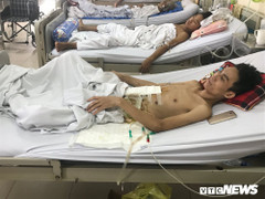 Xót thương vợ chồng nghèo định bán nhà lấy tiền chữa trị cho con trai