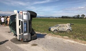 Truy đuổi xe vi phạm, xe CSGT lật nghiêng trên quốc lộ