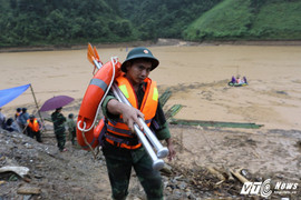 Ảnh: Hơn 2.000 người ngày đêm tìm kiếm người mất tích sau lũ khủng khiếp ở Mù Cang Chải