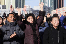 Video: Người Bình Nhưỡng ăn mừng phóng thành công tên lửa Hwasong-15