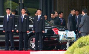 Điều ít người biết về dàn vệ sỹ hùng hậu theo ông Kim Jong-un dự hội nghị liên Triều