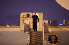 Báo Mỹ: Tổng thống Trump 'khao khát một chiến thắng' khi tới hội đàm Hà Nội