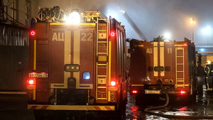 Video: Nhà cổ của Học viện Hải quân Nga chìm trong biển lửa