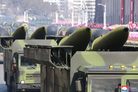 Ảnh: Cận cảnh tên lửa bí ẩn trong lễ diễu binh của Triều Tiên