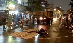 Xe máy va chạm ô tô tải, 3 công nhân chết thảm trên đường về nhà