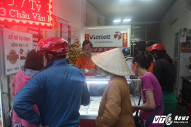 Vietlott đạt giải kỉ lục 172 tỷ đồng, dân Sài Gòn chen chúc tìm vận may
