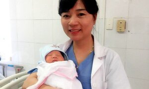Bé gái Việt đầu tiên chào đời từ trứng đông lạnh