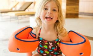 Cảnh báo: Phao tay tập bơi cho trẻ em có thể gây ung thư