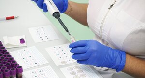 Tại sao phương Tây thờ ơ với thông tin Nga nghiên cứu thành công thuốc đặc trị ung thư?