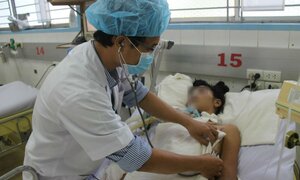 Hôn mê, gồng giật do... mu bàn chân bị thương