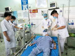 Phát hiện vật thể lạ ghi chữ Trung Quốc trôi dạt vào bờ biển Thừa Thiên Huế