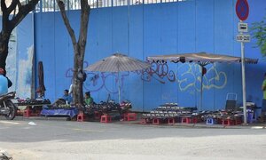 Bán hàng vỉa hè ngày 3 tiếng, tháng kiếm chục triệu 'dễ như chơi'