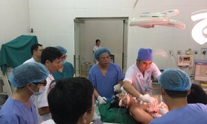 Bảo vệ bệnh viện bị người nhà bệnh nhân đâm thủng tim và phổi