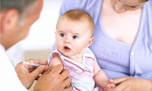 Bác sĩ Việt ở Mỹ: Uống vitamin còn rủi ro hơn cả tiêm vaccine