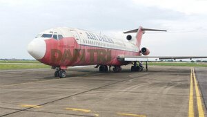 Ai cũng ngạc nhiên khi mở cửa chiếc máy bay Boeing bị 'bỏ rơi' 10 năm ở Nội Bài