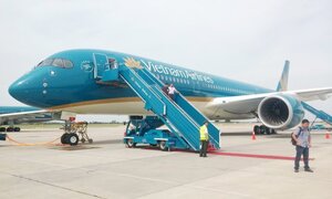 Các chuyến bay tạm ngưng do bão hoạt động trở lại