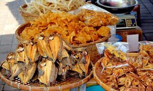 Mẹo bảo quản thực phẩm khô mùa dông bão cực hay chị em nên biết
