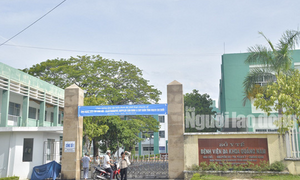 Muốn nghỉ việc, một bác sĩ phải bồi thường 655 triệu đồng
