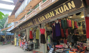 Bê bối Khai Silk: Lụa Trung Quốc được bán la liệt ở làng nghề Vạn Phúc, phố cổ Hà Nội