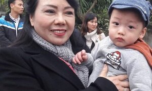 18 tháng đầu đời bé trai của người mẹ ung thư đổi mạng sống vì con