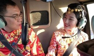 Cách nhau chỉ 30km, chú rể thuê trực thăng đón dâu khiến cả làng tròn mắt