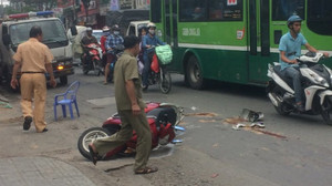 Vợ chết, chồng nguy kịch dưới bánh xe ben khi đi khám bệnh