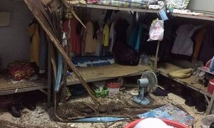 Ảnh: Kí túc xá ĐH Quốc gia TP.HCM tan hoang sau trận mưa lớn, sinh viên hoảng sợ bỏ chạy