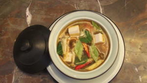 Cả làng 1.000 người suýt chết vì bữa ăn miễn phí