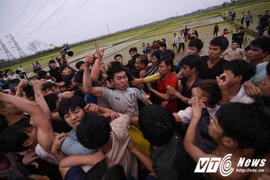 Đổ máu trong lễ hội cướp Phết Hiền Quan: 'Bọn trẻ thời nay ăn thua quá!'