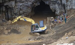 Sập mỏ vàng ở Hòa Bình, 2 người mắc kẹt: Tìm thấy một thi thể
