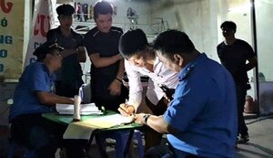 Tạm giữ một thanh tra giao thông nghi 'bảo kê' xe tải