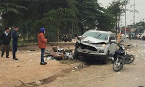Ô tô 'điên' tông thủng đuôi taxi và hàng loạt xe máy, 4 người thương vong: Tài xế ra trình diện