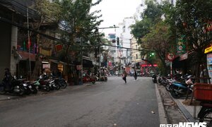 Bến xe, phố phường Thủ đô thông thoáng khác thường ngày đầu đi làm sau kỳ nghỉ Tết
