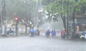 Đêm nay Hà Nội có mưa rào, mưa dông