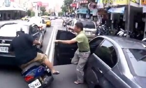Mở cửa ô tô gây tai nạn có thể bị phạt tù đến 15 năm