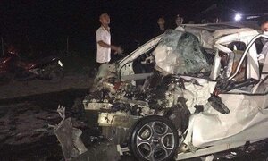 Ô tô 4 chỗ đối đầu xe tải, tài xế thiệt mạng